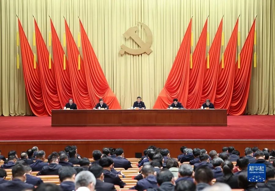 现代管理与服务党总支党员热议习近平在中青年干部培训班开班式上的讲话(图1) 现代管理与服务党总支党员热议习近平在中青年干部培训班开班式上的讲话(图1)