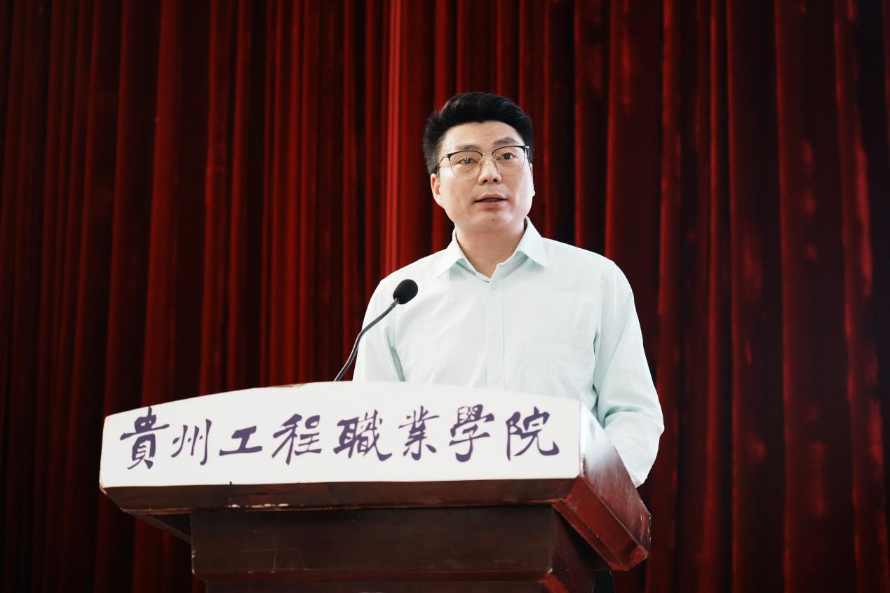 匠心筑梦 职创未来| kaiyun官网装备制造与信息技术学院“技能活动月”系列活动圆满结束(图9) 匠心筑梦 职创未来| kaiyun官网装备制造与信息技术学院“技能活动月”系列活动圆满结束(图9)