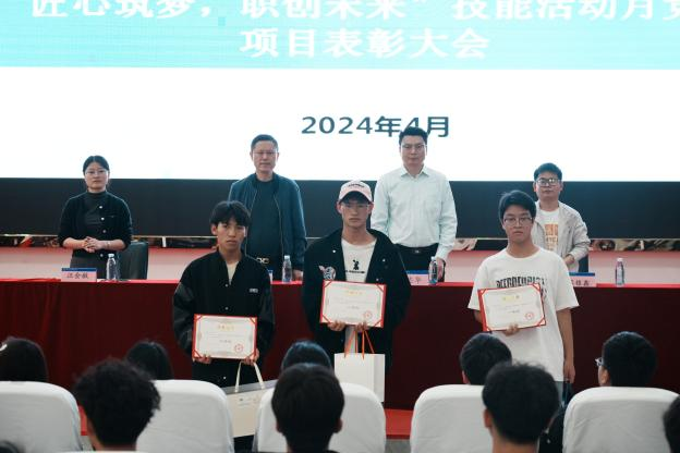 匠心筑梦 职创未来| kaiyun官网装备制造与信息技术学院“技能活动月”系列活动圆满结束(图15) 匠心筑梦 职创未来| kaiyun官网装备制造与信息技术学院“技能活动月”系列活动圆满结束(图15)