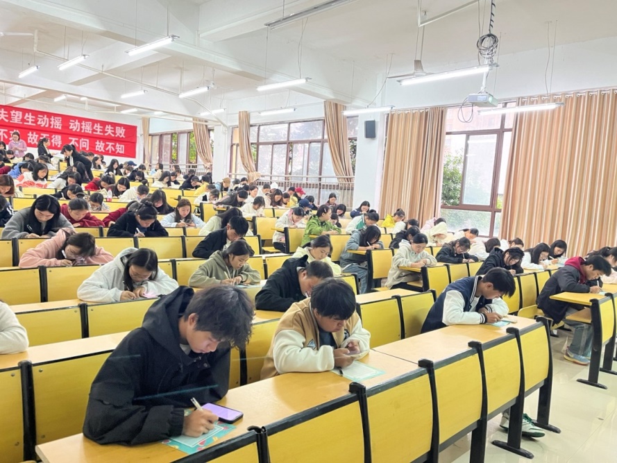 英语书法绘国庆,笔墨飞扬颂华章 —kaiyun登录中国入口登录第五届“弘文杯”英语书法大赛(图1) 英语书法绘国庆,笔墨飞扬颂华章 —kaiyun登录中国入口登录第五届“弘文杯”英语书法大赛(图1)