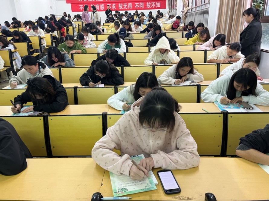 英语书法绘国庆,笔墨飞扬颂华章 —kaiyun登录中国入口登录第五届“弘文杯”英语书法大赛(图2) 英语书法绘国庆,笔墨飞扬颂华章 —kaiyun登录中国入口登录第五届“弘文杯”英语书法大赛(图2)