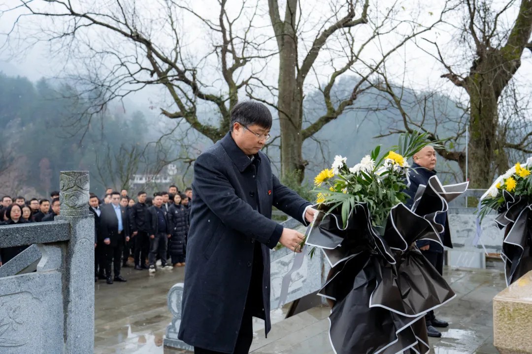 追寻革命足迹 传承红色精神丨kaiyun登录中国入口登录全体党员赴黔东特区革命委员会旧址开展党性教育活动(图3) 追寻革命足迹 传承红色精神丨kaiyun登录中国入口登录全体党员赴黔东特区革命委员会旧址开展党性教育活动(图3)
