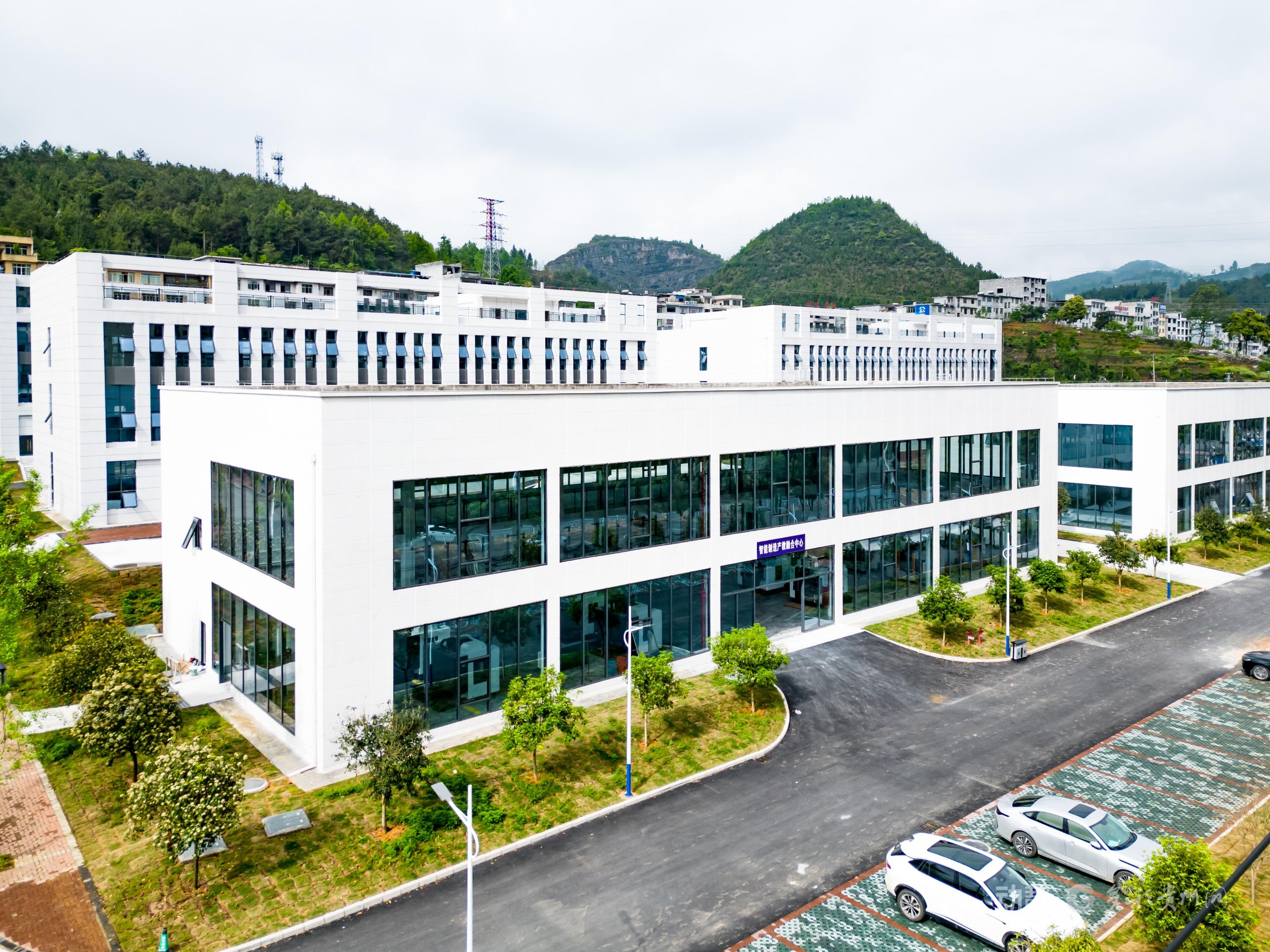 锚定职业教育航向 kaiyun登录中国入口登录十年砥砺铸华章(图4) 锚定职业教育航向 kaiyun登录中国入口登录十年砥砺铸华章(图4)