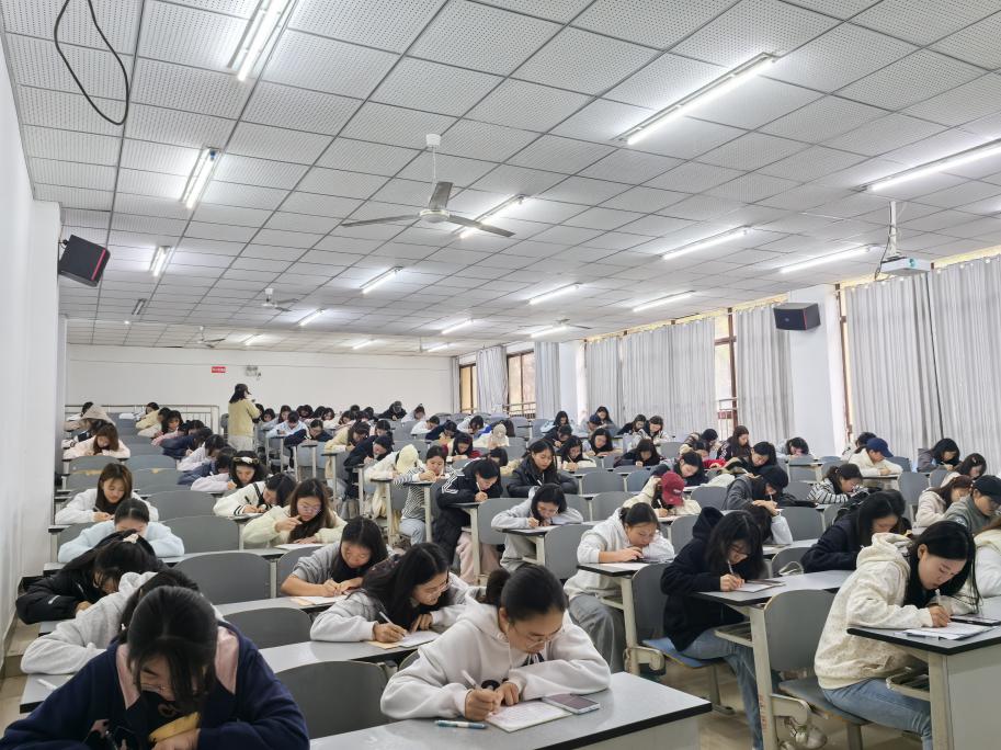 金秋书韵·笔墨重阳  —kaiyun登录中国入口登录第六届“弘文杯”英语书法大赛(图1)