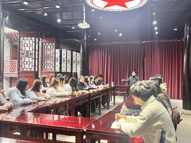 弘扬伟大抗战精神 凝聚团结奋进力量——kaiyun官网马克思主义学院“红匠工坊”走进红色教育基地开展实践教学(图3) 弘扬伟大抗战精神 凝聚团结奋进力量——kaiyun官网马克思主义学院“红匠工坊”走进红色教育基地开展实践教学(图3)