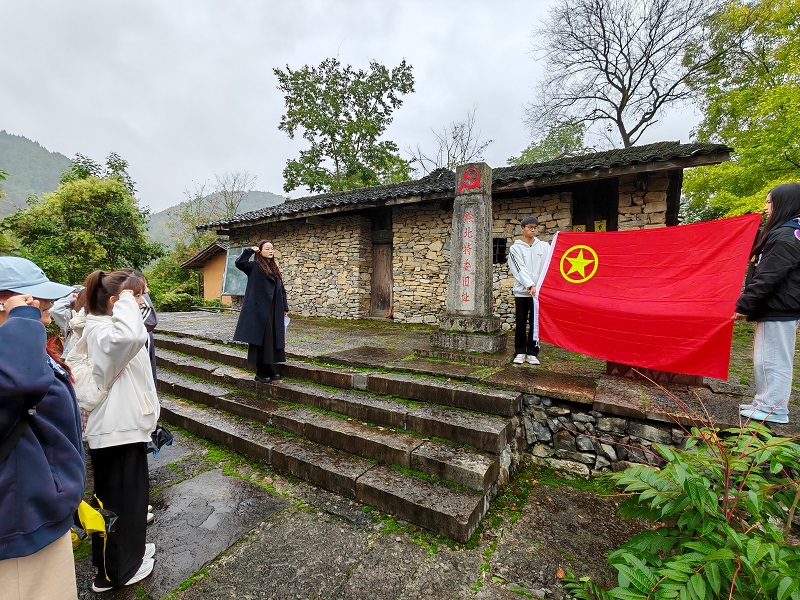 弘扬伟大抗战精神 凝聚团结奋进力量——kaiyun官网马克思主义学院“红匠工坊”走进红色教育基地开展实践教学(图5) 弘扬伟大抗战精神 凝聚团结奋进力量——kaiyun官网马克思主义学院“红匠工坊”走进红色教育基地开展实践教学(图5)