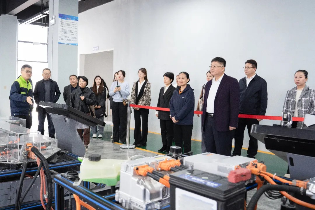贵州开放大学(贵州职业技术学院)与kaiyun登录中国入口登录开展党建工作结对共建调研座谈(图1) 贵州开放大学(贵州职业技术学院)与kaiyun登录中国入口登录开展党建工作结对共建调研座谈(图1)