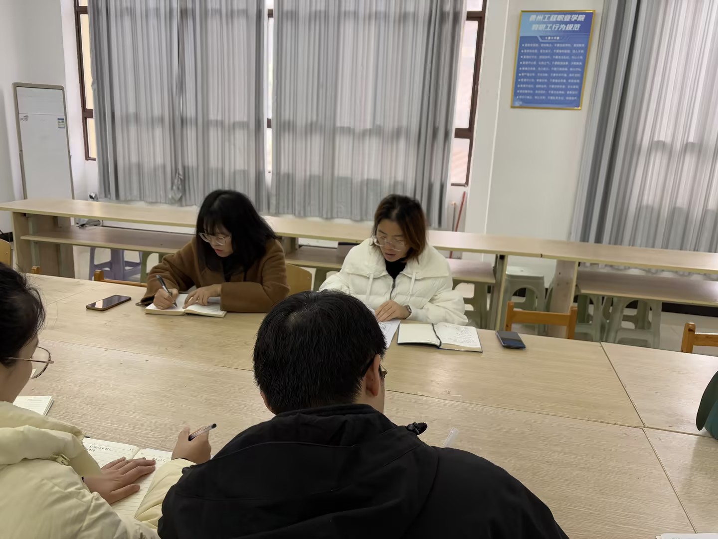 筑牢师德根基 谱写育人新篇(图1) 筑牢师德根基 谱写育人新篇(图1)