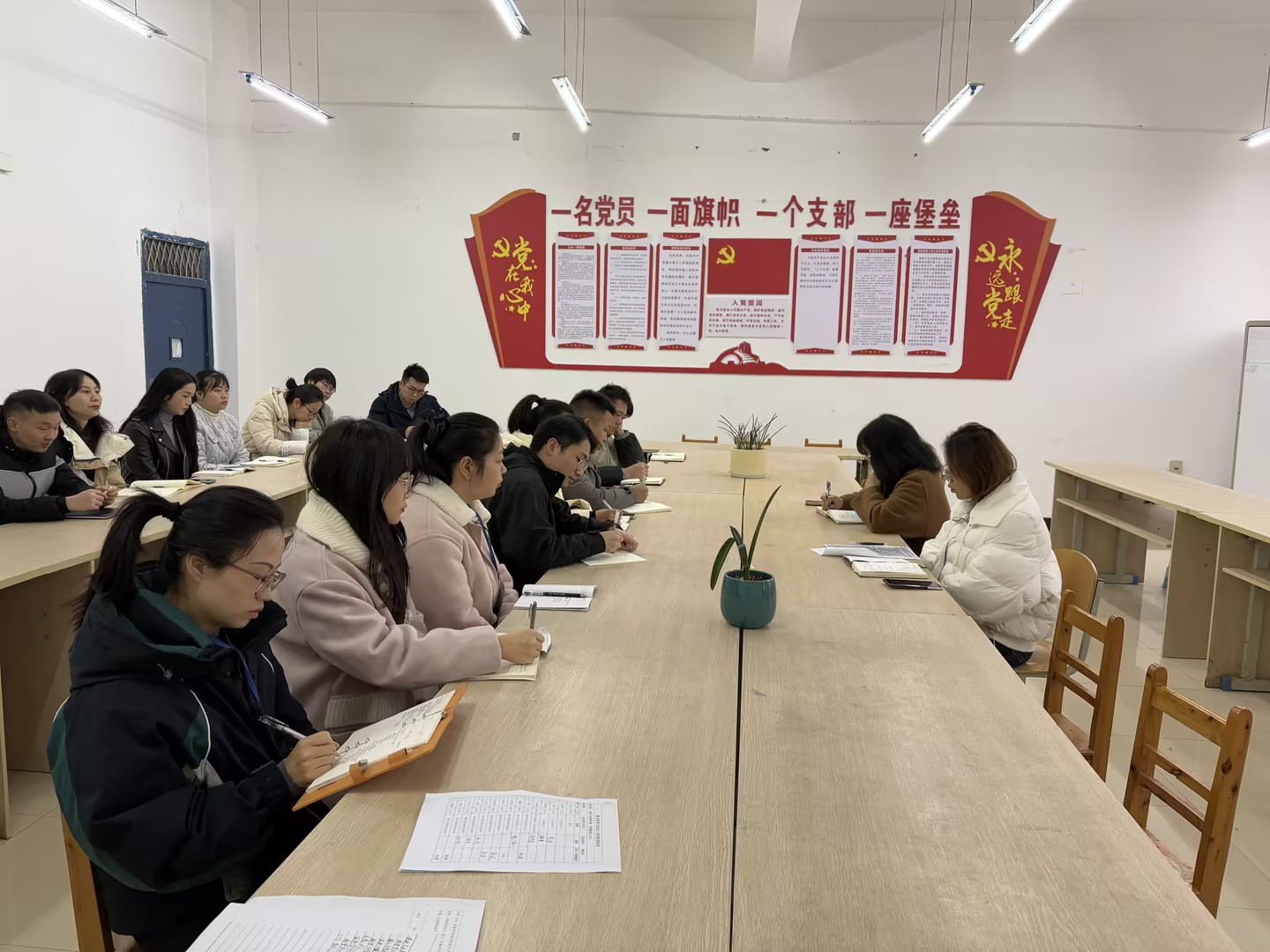 筑牢师德根基 谱写育人新篇(图2) 筑牢师德根基 谱写育人新篇(图2)