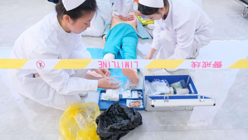 以技为翼护健康 青春逐光启新程——kaiyun登录中国入口登录第二届“健康护航杯”技能大赛圆满落幕(图4) 以技为翼护健康 青春逐光启新程——kaiyun登录中国入口登录第二届“健康护航杯”技能大赛圆满落幕(图4)